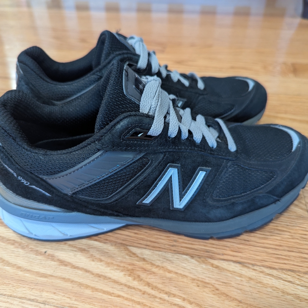 New Balance Men's Black Athletic Shoes